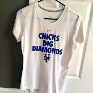 NY METS women’s Nike shirt